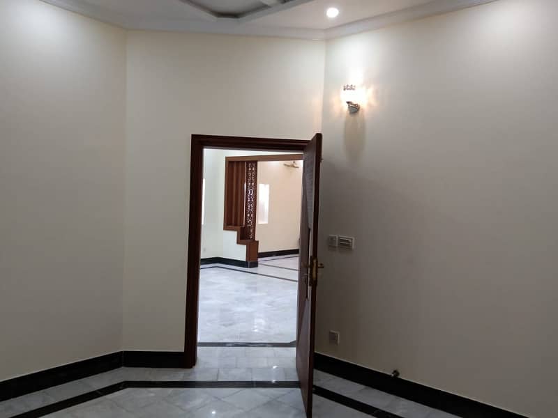 1 KANAL LIKE A BRAND NEW GOOD CONDITION EXCELLENT UPPER PORTION HOUSE FOR RENT IN OVERSEAS B BLOCK BAHRIA TOWN LAHORE 22