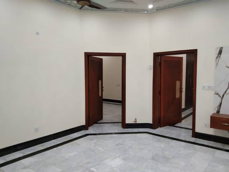 1 KANAL LIKE A BRAND NEW GOOD CONDITION EXCELLENT UPPER PORTION HOUSE FOR RENT IN OVERSEAS B BLOCK BAHRIA TOWN LAHORE 24