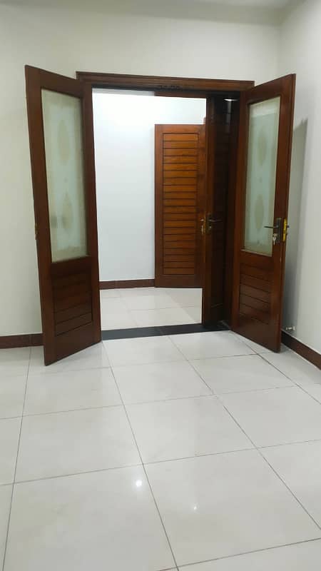 10 MARLA EXCELLENT LIKE A NEW CONDITION GOOD FULL HOUSE FOR RENT IN TULIP BLOCK BAHRIA TOWN LAHORE 8