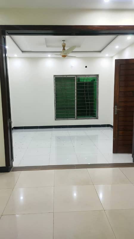 10 MARLA EXCELLENT LIKE A NEW CONDITION GOOD FULL HOUSE FOR RENT IN TULIP BLOCK BAHRIA TOWN LAHORE 24