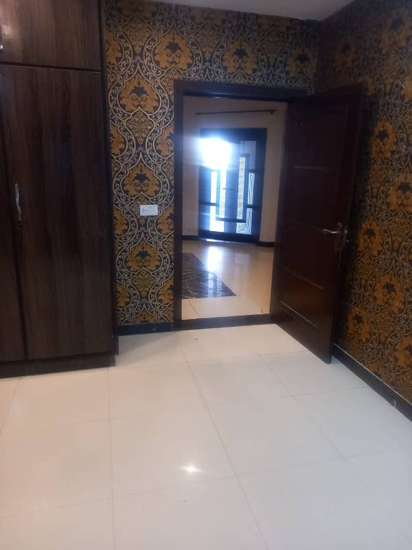 8 MARLA LIKE A NEW GOOD EXCELLENT CONDITION LOWER PORTION HOUSE FOR RENT IN UMAR BLOCK BAHRIA TOWN LAHORE 11