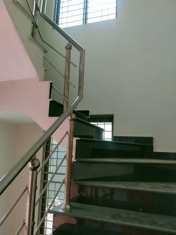 10 MARLA EXCELLENT NEW CONDITION GOOD FULL HOUSE FOR RENT IN RAFI BLOCK BAHRIA TOWN LAHORE 8