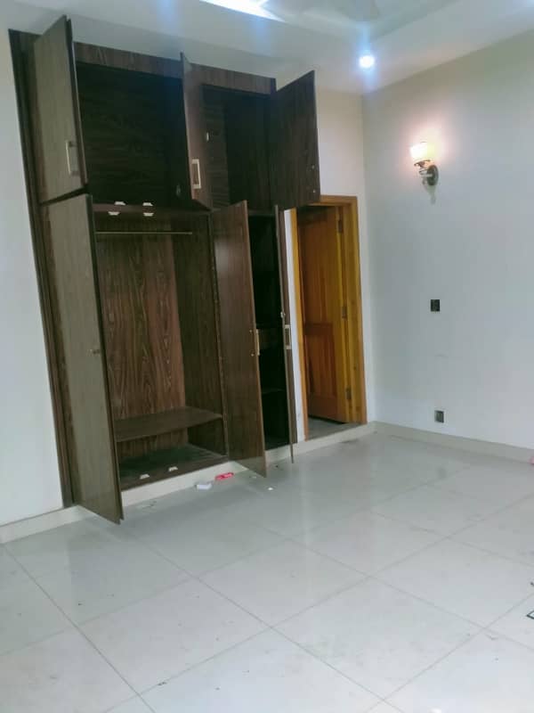 10 MARLA EXCELLENT NEW CONDITION GOOD FULL HOUSE FOR RENT IN RAFI BLOCK BAHRIA TOWN LAHORE 9