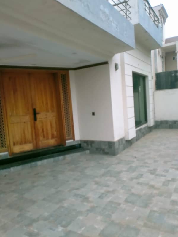 10 MARLA EXCELLENT NEW CONDITION GOOD FULL HOUSE FOR RENT IN RAFI BLOCK BAHRIA TOWN LAHORE 26