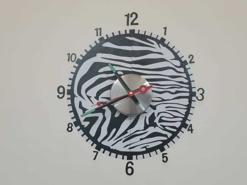 3d Strick wall clock available in different design and colours 3