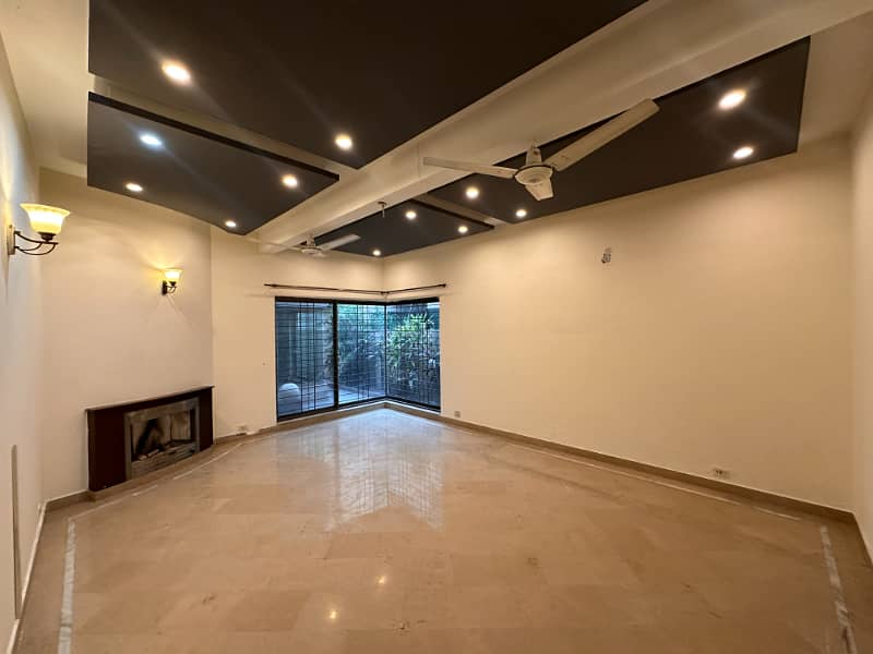 A Beautiful 1 Kanal House Is Available For Rent In PHASE 3 DHA, Lahore. 3