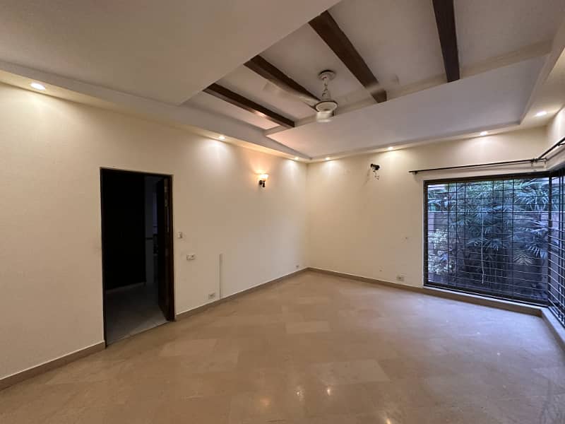 A Beautiful 1 Kanal House Is Available For Rent In PHASE 3 DHA, Lahore. 7