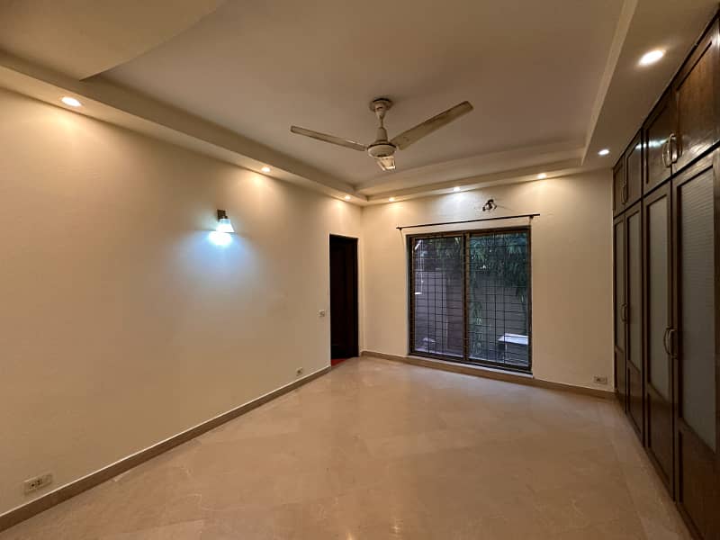 A Beautiful 1 Kanal House Is Available For Rent In PHASE 3 DHA, Lahore. 10