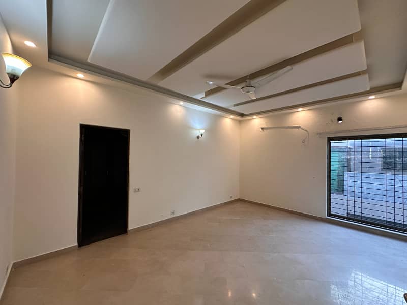 A Beautiful 1 Kanal House Is Available For Rent In PHASE 3 DHA, Lahore. 12