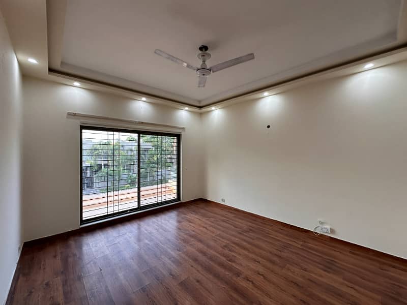 A Beautiful 1 Kanal House Is Available For Rent In PHASE 3 DHA, Lahore. 17