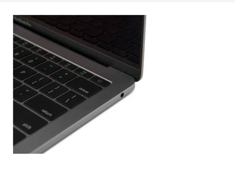 MacBook pro 2017  13 inches core i5 processor 8 GB Ram 256 GB SSD 1
