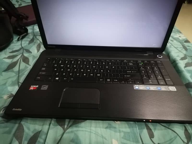 Toshiba satellite 17 inch, 5th gen 1