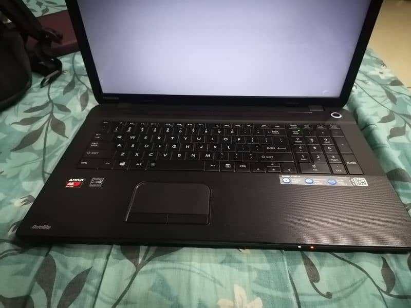 Toshiba satellite 17 inch, 5th gen Laptop 5