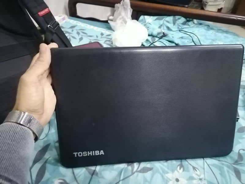 Toshiba satellite 17 inch, 5th gen 6