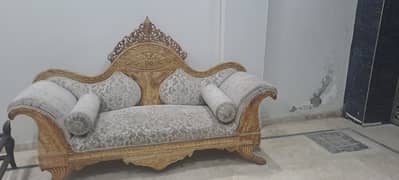Crown Style Dewan Sofa