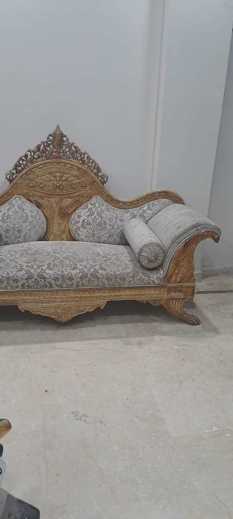 Crown Style Dewan Sofa 1