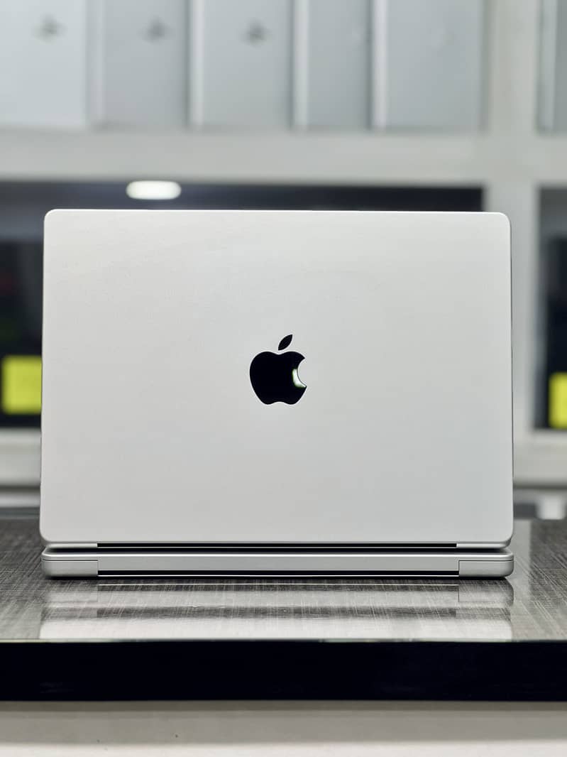 MacBook Pro 2021 M1 Pro 16GB Ram 512GB SSD 0