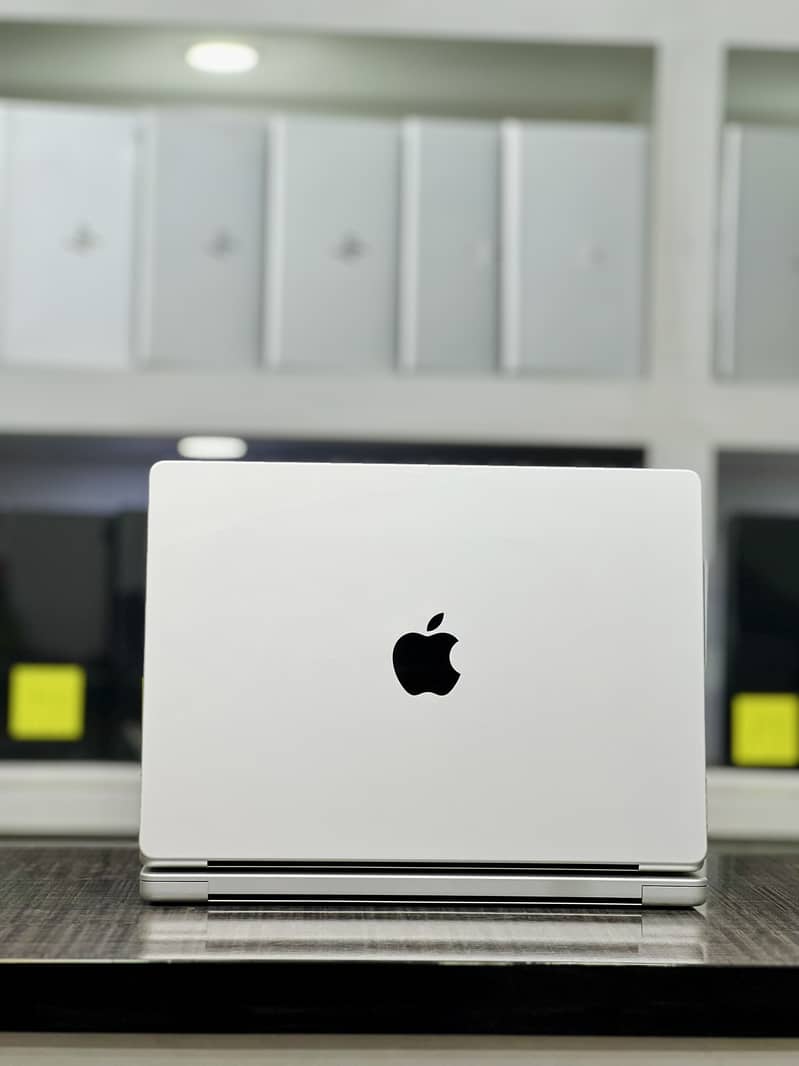 MacBook Pro 2021 M1 Pro 16GB Ram 512GB SSD 4