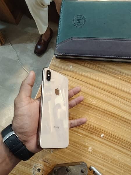 iphone xsmax gold 256 sims working life time 1