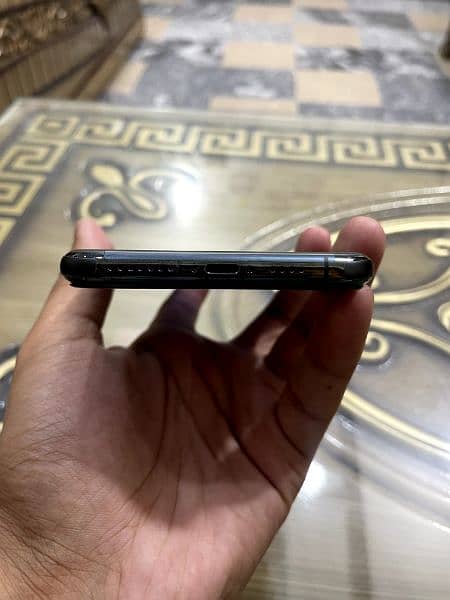 iPhone 11 Pro Max Non PTA 64 GB 3