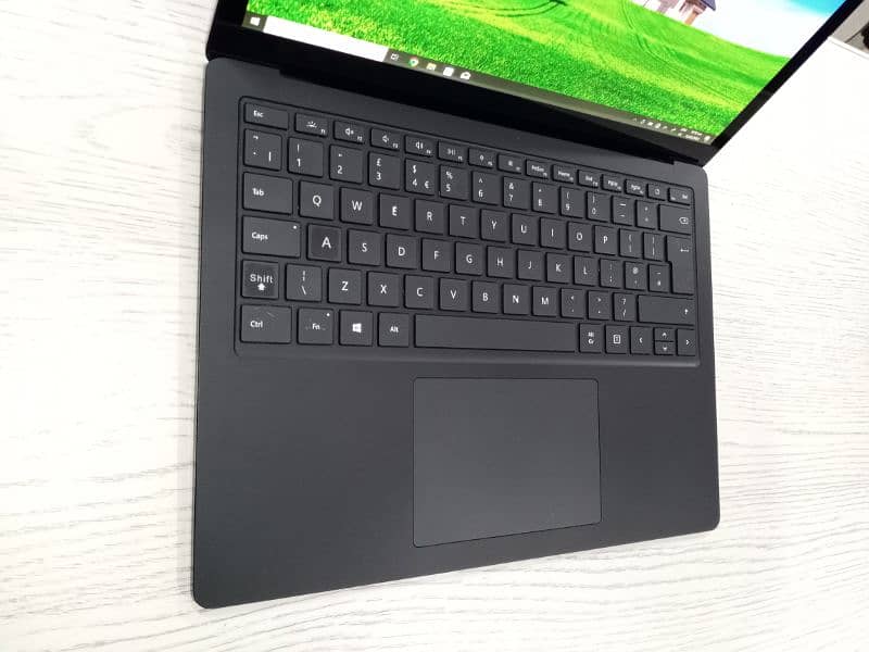 Microsoft laptop 3 core i7 10th gen quadcore 13.5 inch 2k touchscreen 3