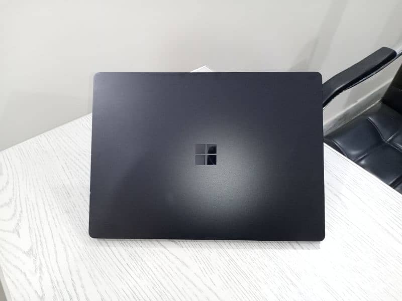 Microsoft laptop 3 core i7 10th gen quadcore 13.5 inch 2k touchscreen 12