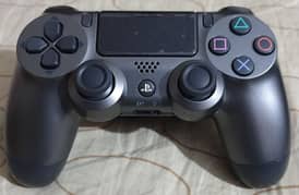 PS4 Controllers (04 qty. ) are available 4 Sale on Reasonable Price