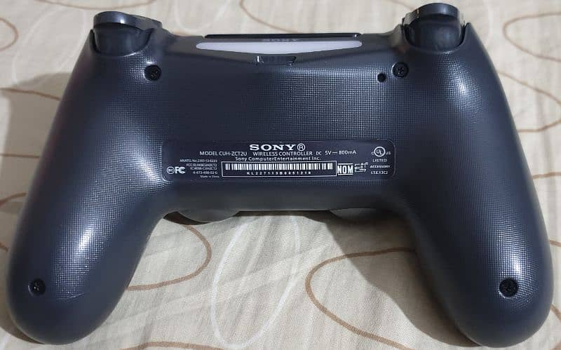 PS4 Controllers (04 qty. ) are available 4 Sale on Reasonable Price 1