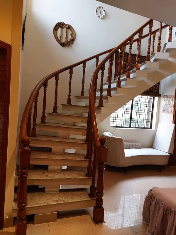 10 Marla Owner Build Used House For Sale In Johar Town 11