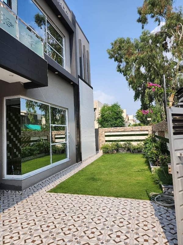01 Kanal Modern Luxury Bungalow Owner Build Available For Sale In Valencia Housing Society. 8