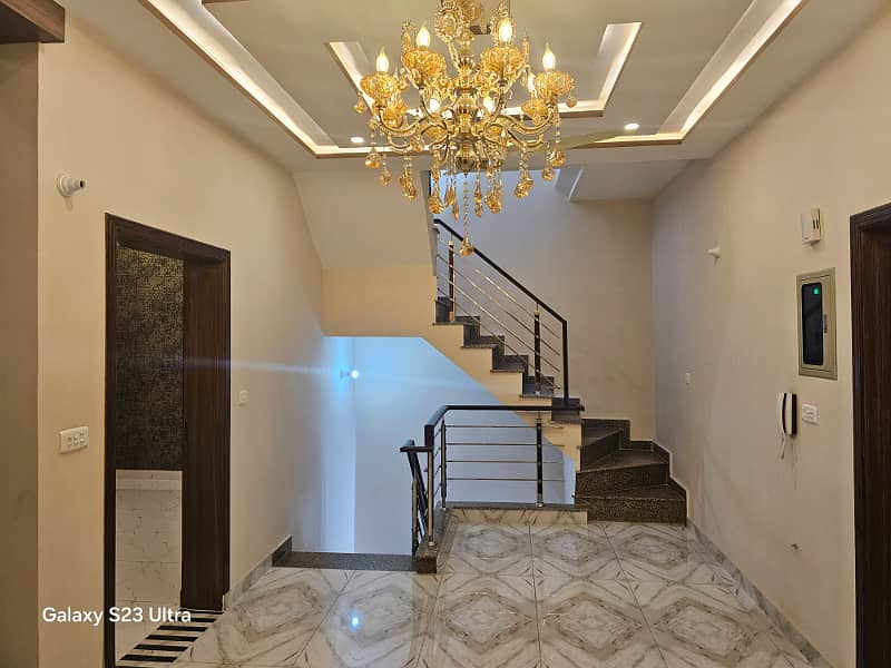 5 Marla House Facing Park For Sale In Phase 2 
Dream Gardens
 Lahore 11