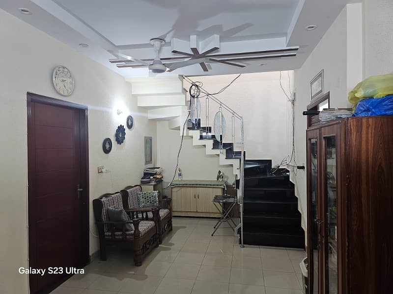 5 Marla Model House For Sale In 
Dream Gardens
 Lahore near to park . 2