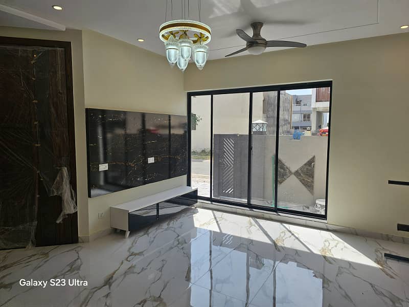 5 Marla Modern Design House For Sale In 
Dream Gardens
 Lahore 39