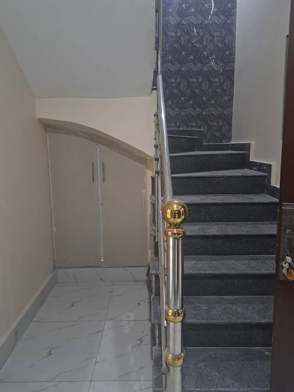 10 Marla Slightly Used House For Sale In 
Dream Gardens
 Lahore 4