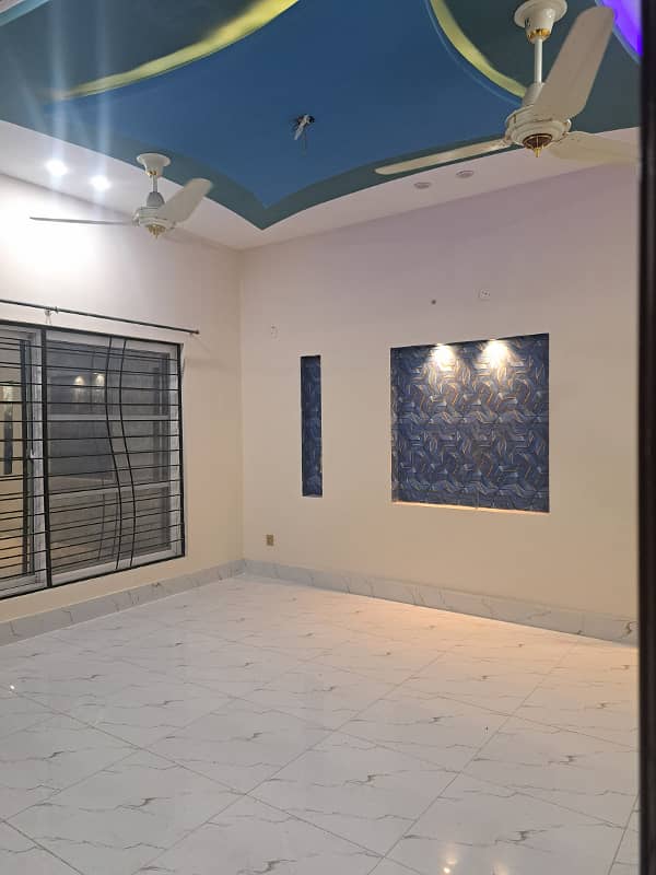 10 Marla Slightly Used House For Sale In 
Dream Gardens
 Lahore 5