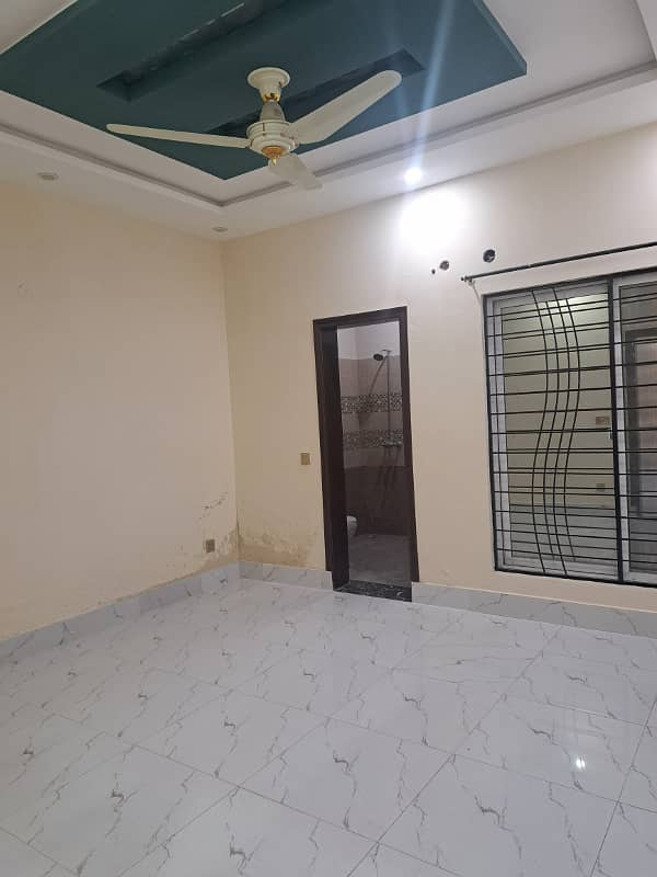 10 Marla Slightly Used House For Sale In 
Dream Gardens
 Lahore 11