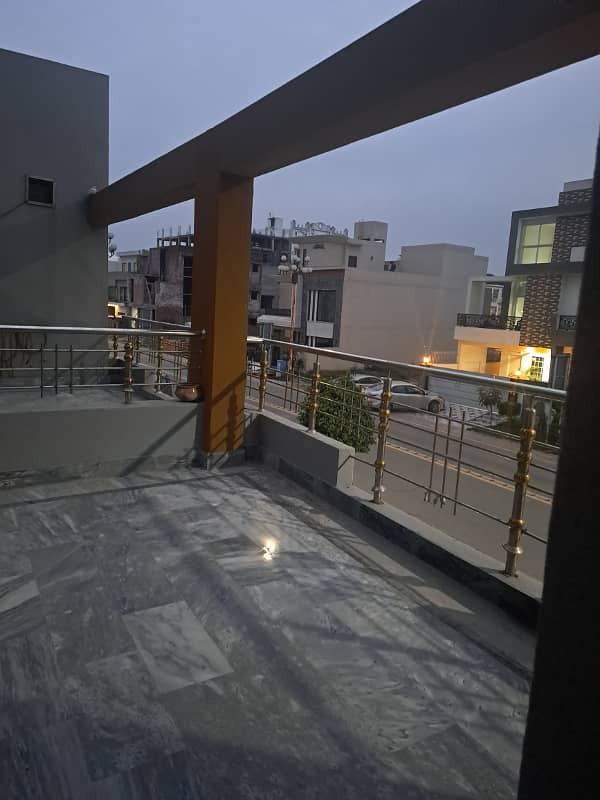 10 Marla Slightly Used House For Sale In 
Dream Gardens
 Lahore 21