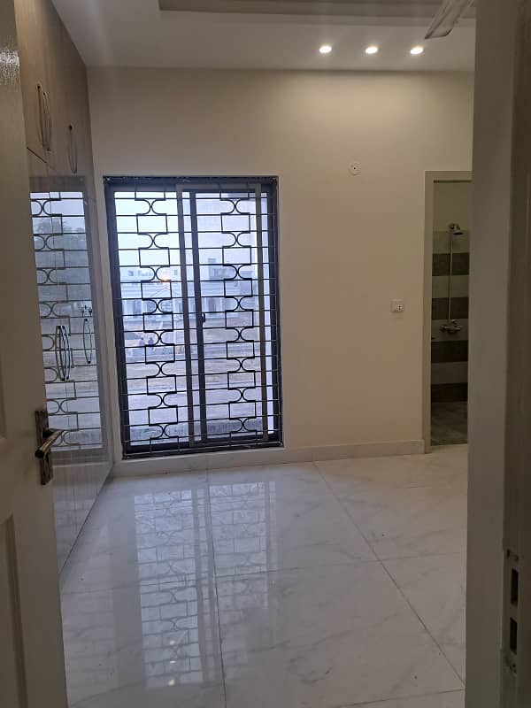 Lower Portion Of 5 Marla In 
Dream Gardens
 Phase 1 For Rent 3