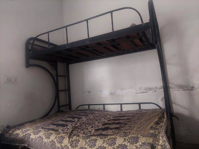 bunker bed niche wala bed 5/6 r uper wala 3.5/6 h, with out matress 2