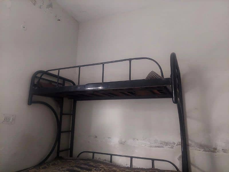 bunker bed niche wala bed 5/6 r uper wala 3.5/6 h, with out matress 3
