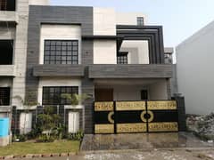 8 Marla House For Sale In Phase 1 
Dream Gardens
 Lahore 0