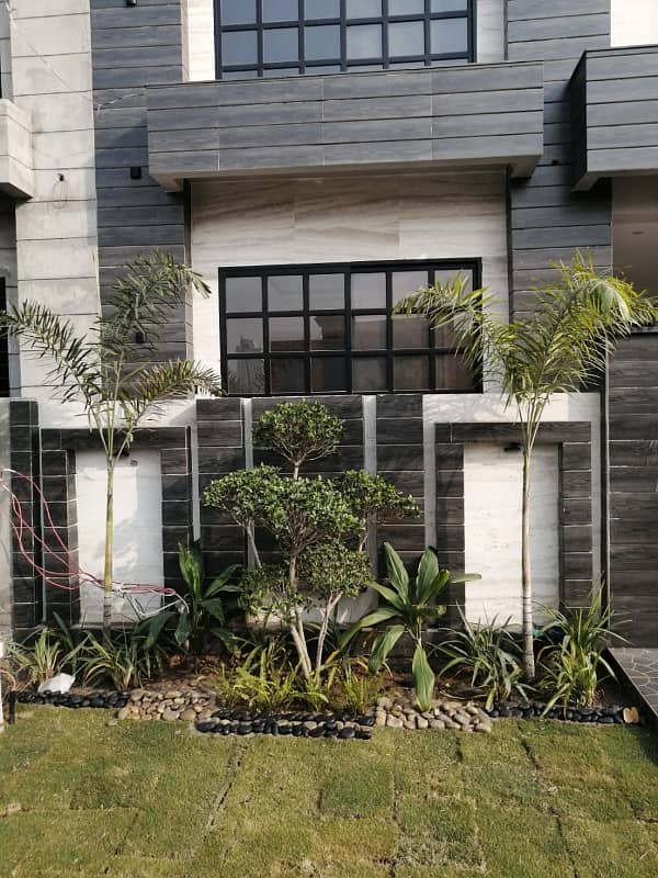 8 Marla House For Sale In Phase 1 
Dream Gardens
 Lahore 2