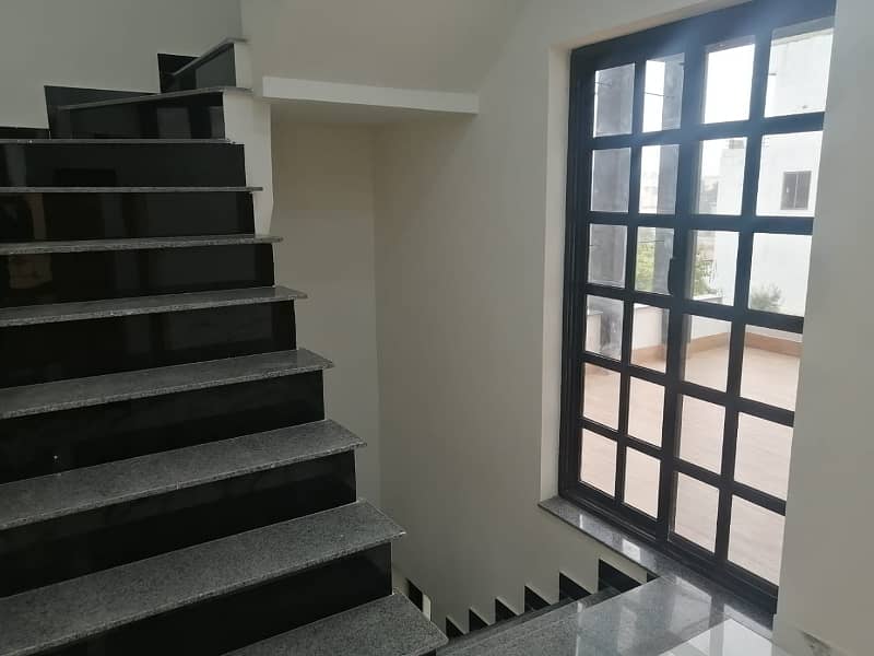8 Marla House For Sale In Phase 1 
Dream Gardens
 Lahore 8