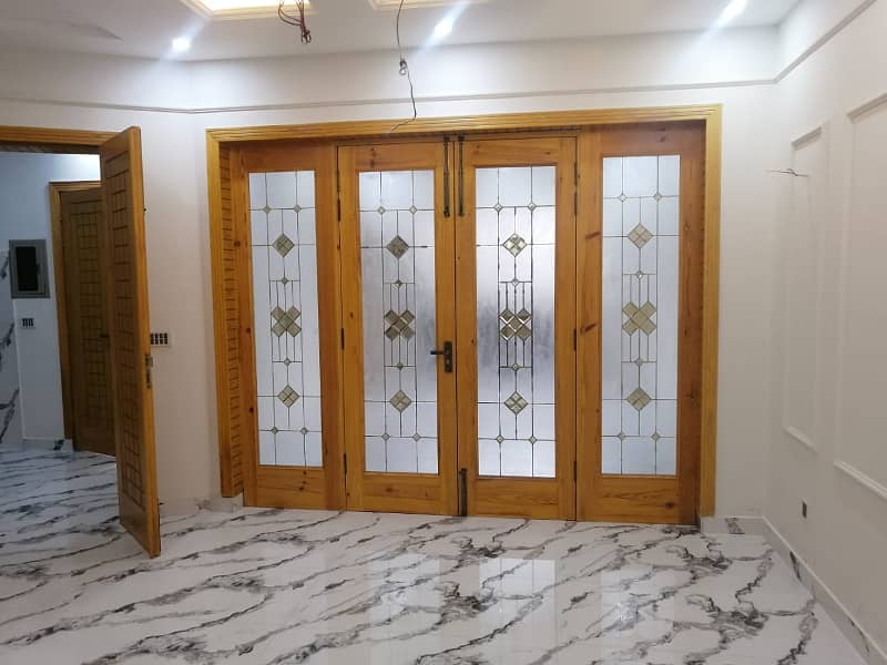 8 Marla House For Sale In Phase 1 
Dream Gardens
 Lahore 19
