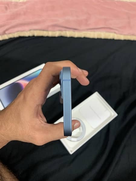 iPhone 14 128GB JV Blue - Open Box but non activated or booted upr 7