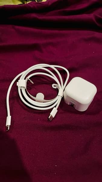 iPhone 15 Pro Max original cable and adapter 1