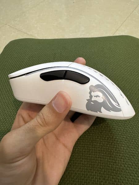 Glorious Model D Minus Wireless Mouse (Matte White) 2