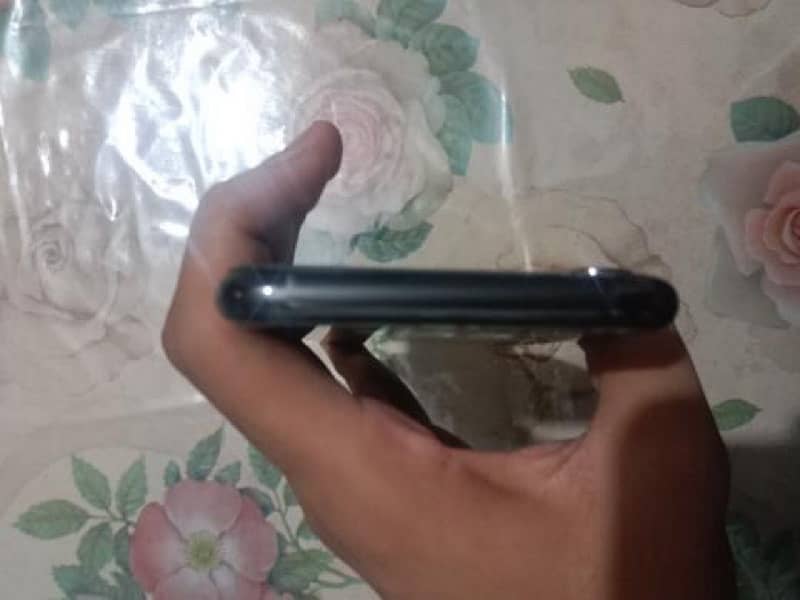 iphone Xs (black) 1