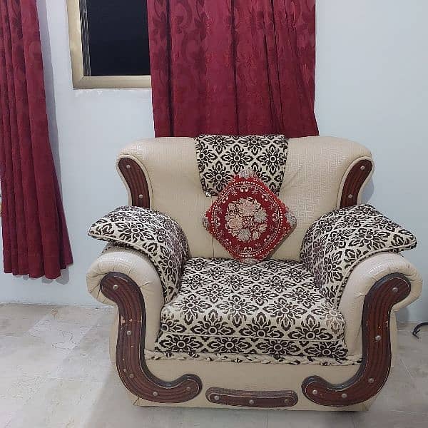 sofa set contains one 3 seater one 2 seater Two 1 seater 2