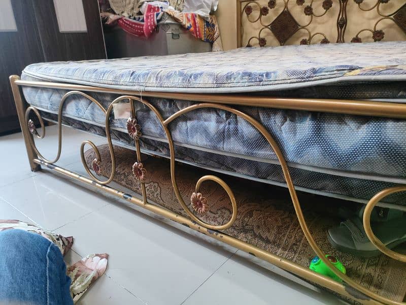 king size bed (in very good condition) 2